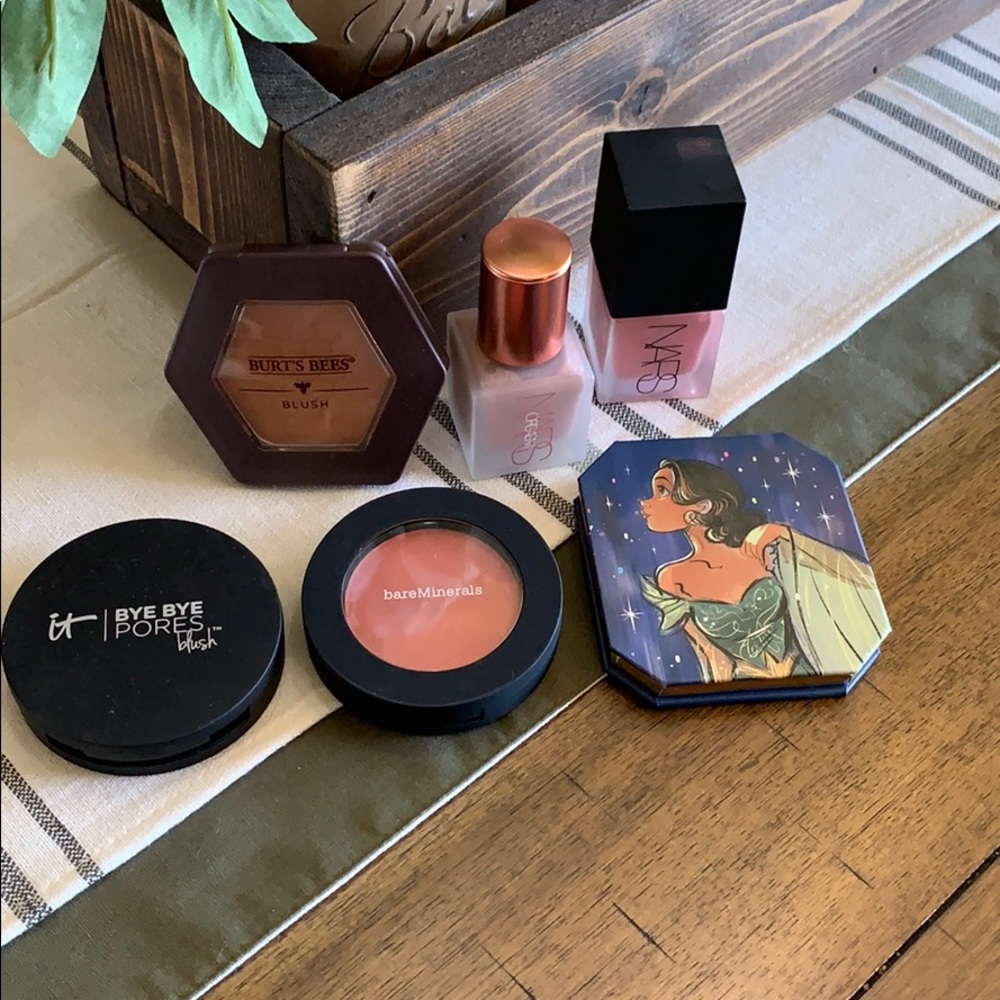 Lot of blush